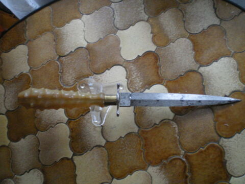 Dague avec poign�e en corne. 250 Caen (14)