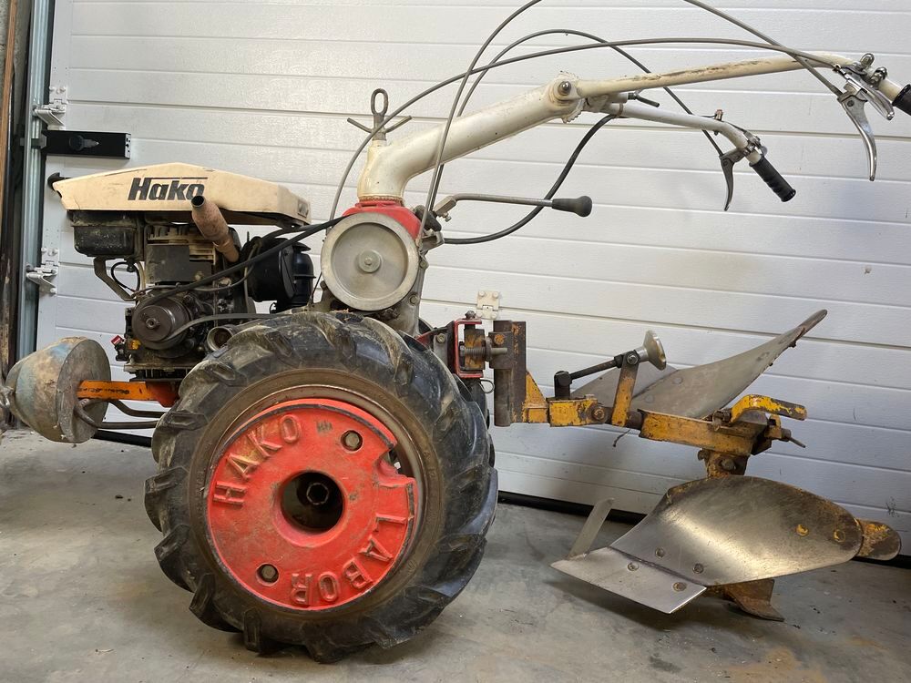 motoculteur HAKO &eacute;quip&eacute; labour (cause double emploi) Jardin