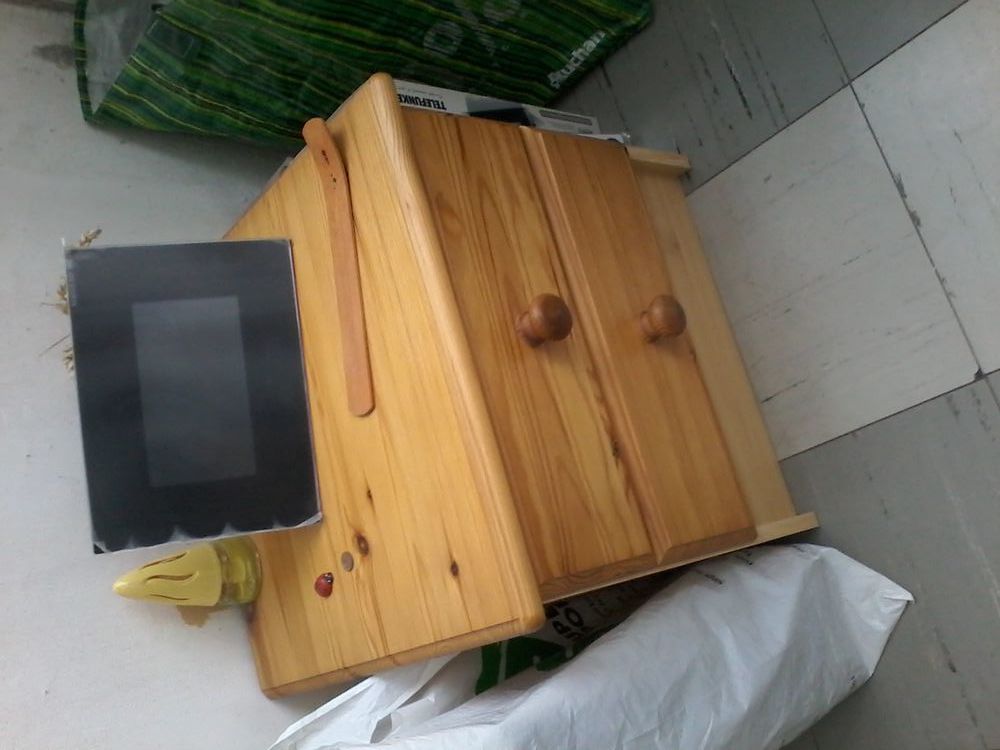 Chevet en pin neuf Meubles