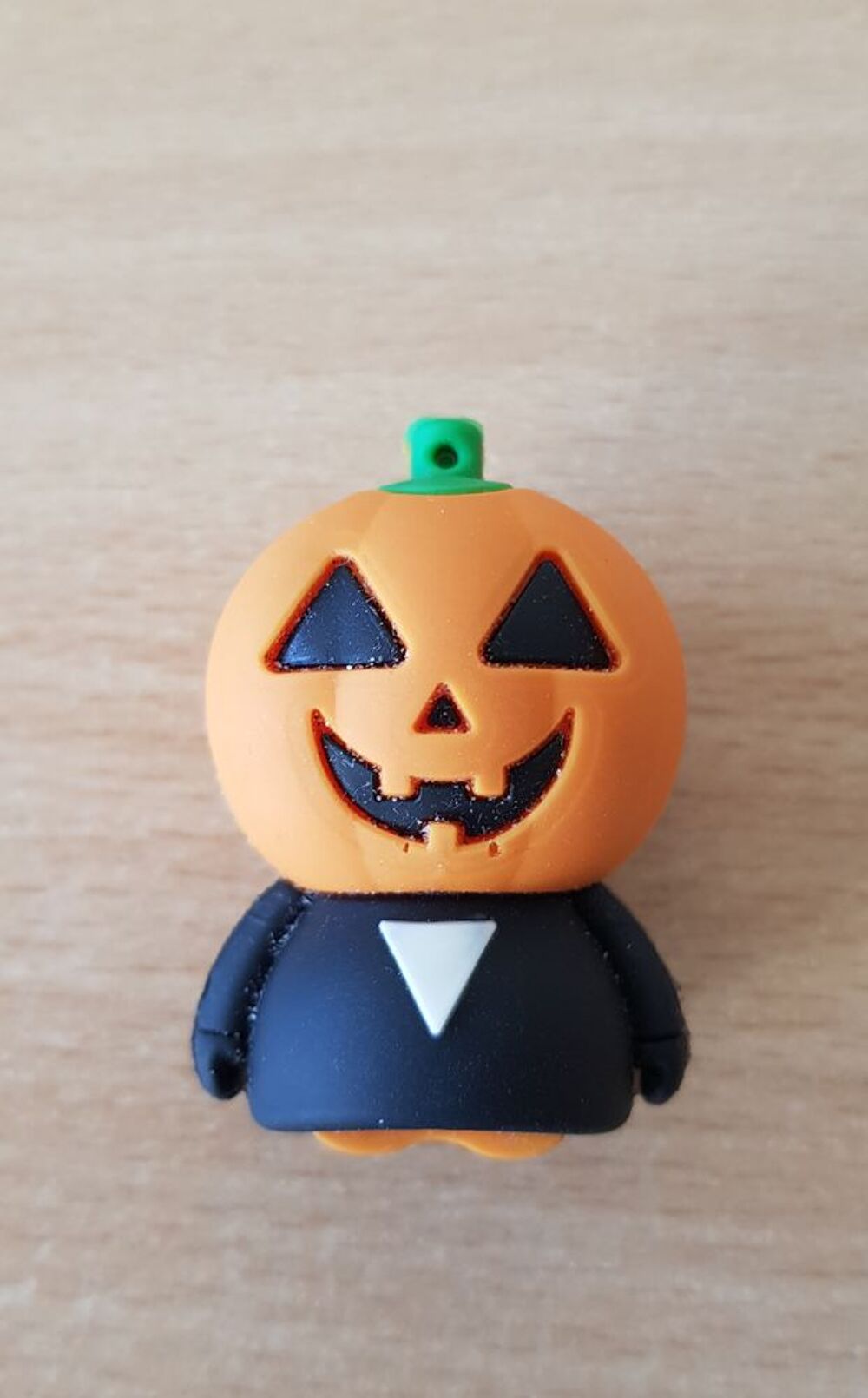 Cl&eacute; usb 8 go
citrouille d'haloween 
jamais utilis&eacute;e Matériel informatique