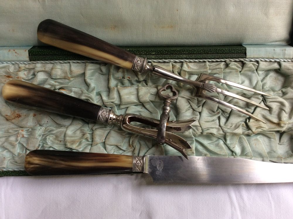 Service &agrave; d&eacute;coupe ancien 3 pi&egrave;ces, corne et argent, coffret Cuisine