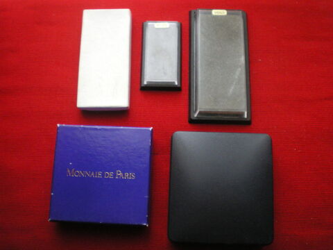 Coffrets pour ordre et m�daille. 6 Caen (14)