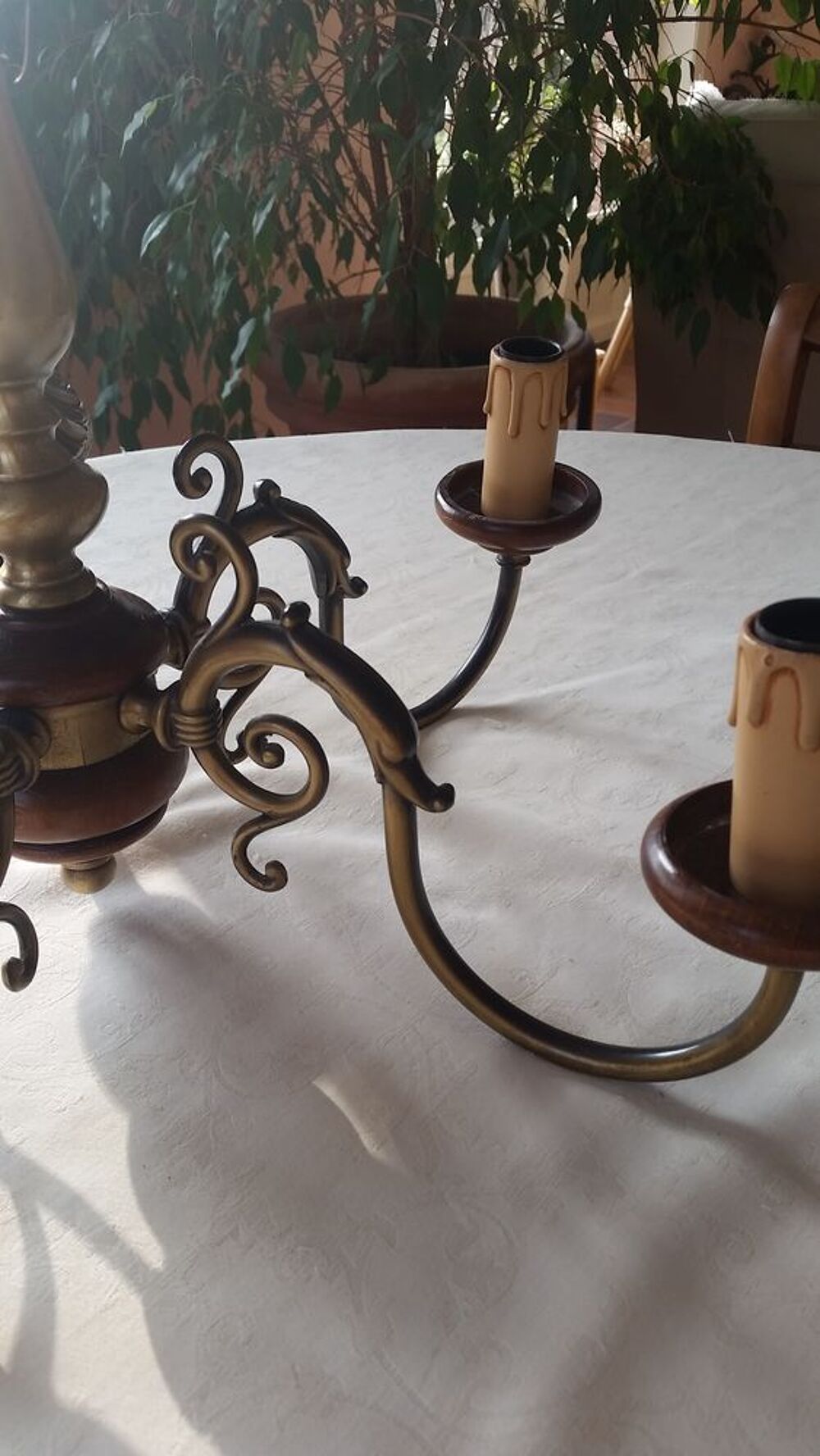 Lustre style hollandais couleur laiton et bois 5 branches. Décoration