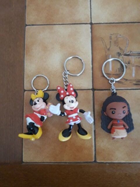 Porte-clé Disney Minnie Vaiana pars store manga anime TV goo 6 Fèves (57)