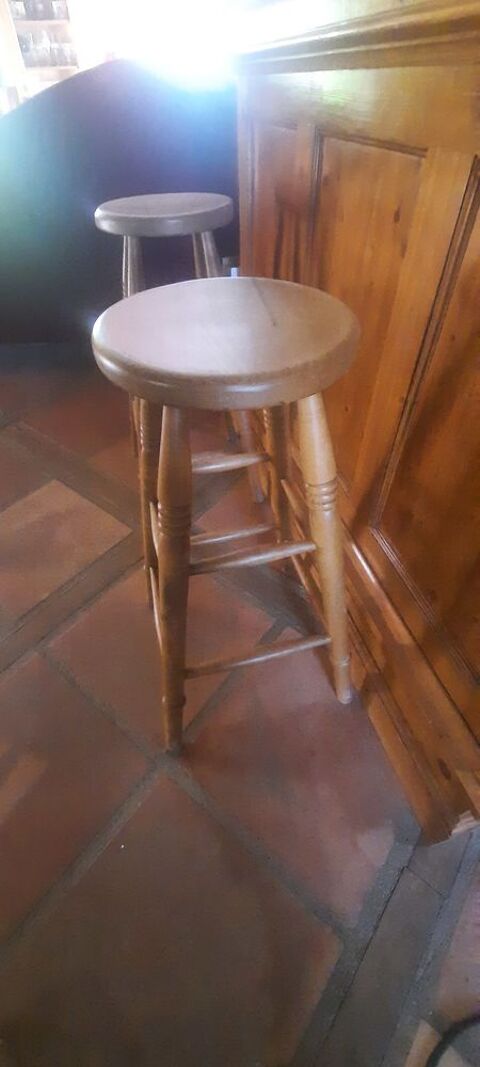Meuble bar en pin massif et ses 2 tabourets 650 Arzens (11)