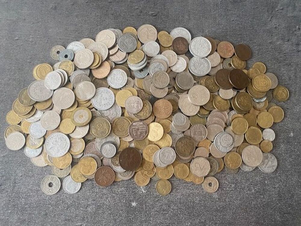 1 album de monnaies &eacute;trang&egrave;res toutes diff&eacute;rentes 