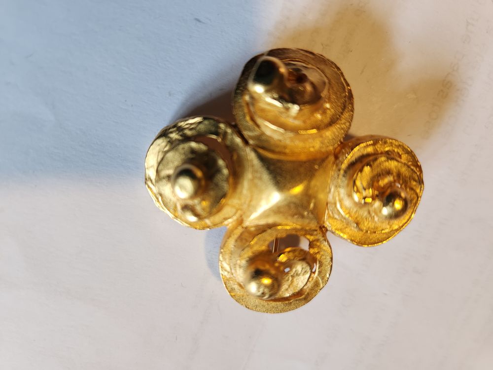 Broche carr&eacute;e dor&eacute;e PM LANVIN Bijoux et montres