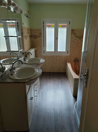  Maison à louer 6 pièces 120 m² Jâlons