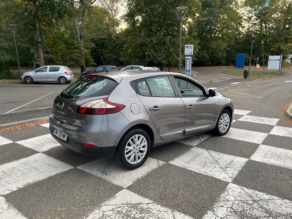 M&eacute;gane 1.4i 16V Authentique 2013 occasion 82000 Montauban