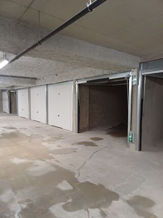  Parking / Garage  louer 12 m