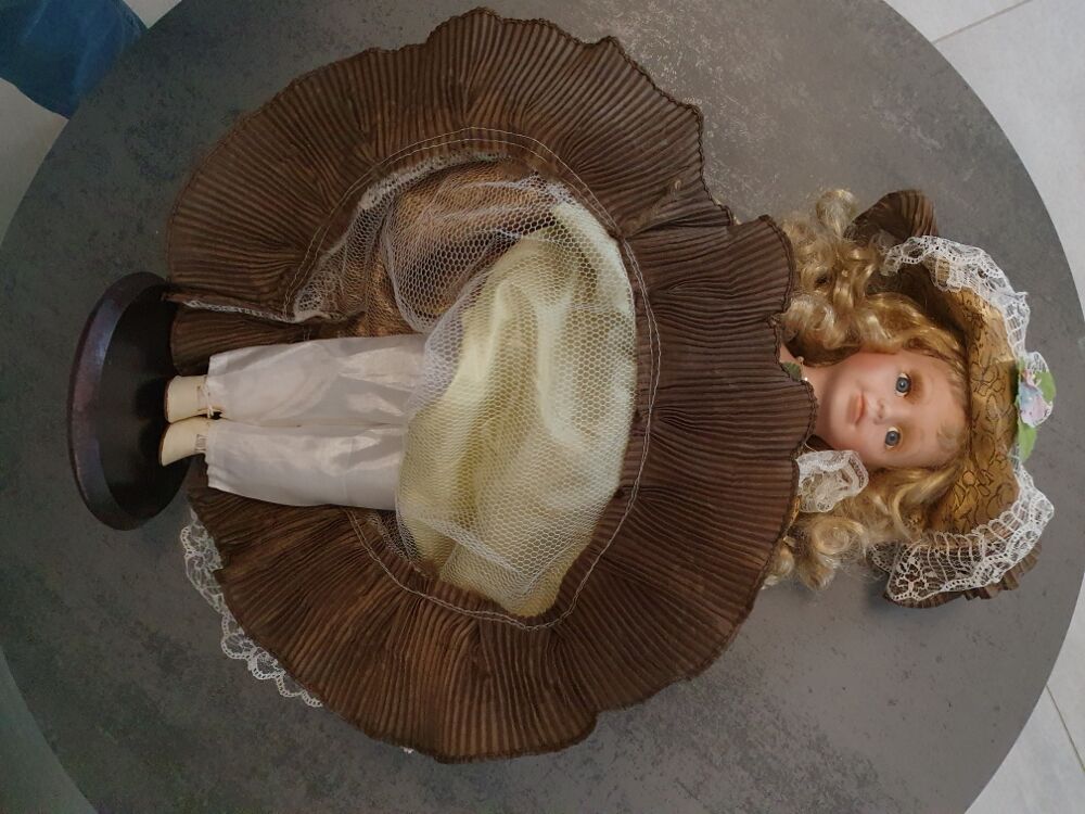 poup&eacute;e porcelaine Jeux / jouets