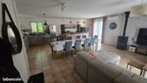   Salon avec bar et cuisine pour anniversaire ou autre 