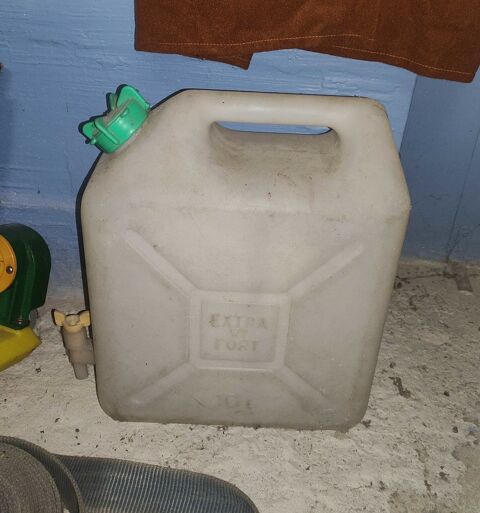 Bidon avec robinet 5 Azay-le-Rideau (37)