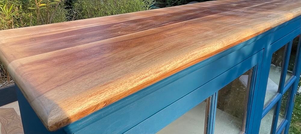 Buffet en bois exotique massif - porte vitr&eacute;e Meubles