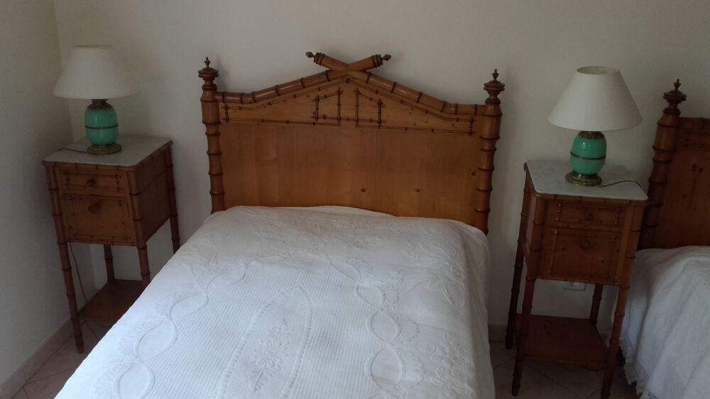 Mobilier de chambre &agrave; coucher en bambou et pin. Meubles
