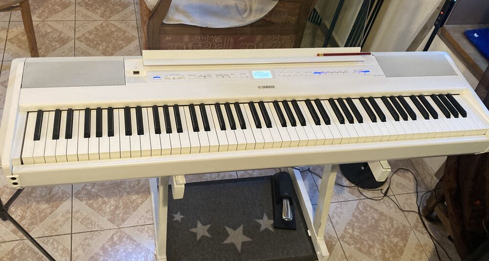 Piano num&eacute;rique YAMAHA P515 blanc + pied blanc Instruments de musique