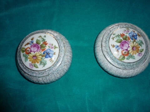 Lot de 2 boites bonbonnires en porcelaine dcor floral 20 Orsay (91)