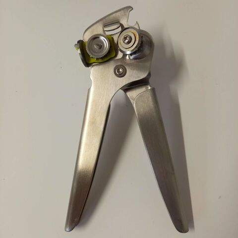 Magnifique ouvre boite en m�tal �pais de qualit�, tout inox 11 Saumur (49)