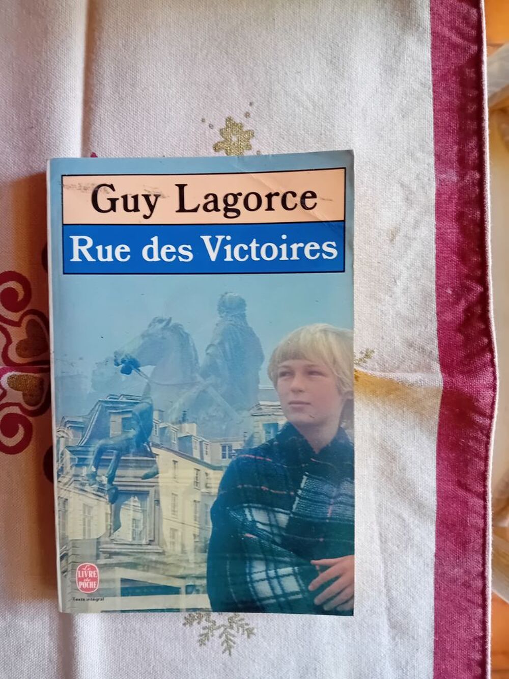 3 LIVRES DE POCHE DAPHNE DU MAUIER/GUY LAGORCE/PIERRE BENOIT Livres et BD