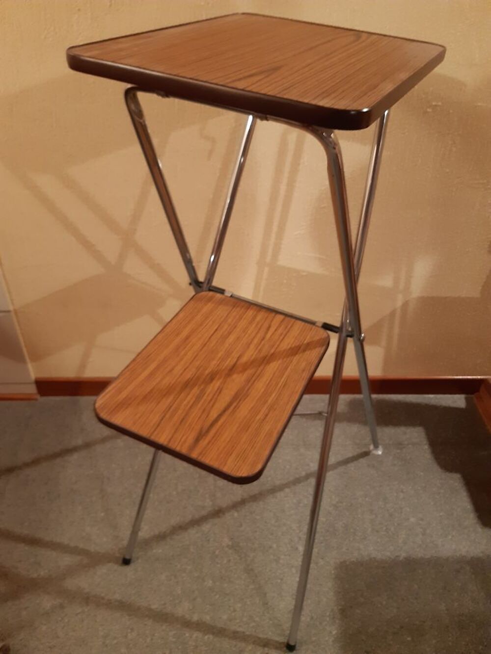 Petite table pour projecteur Décoration