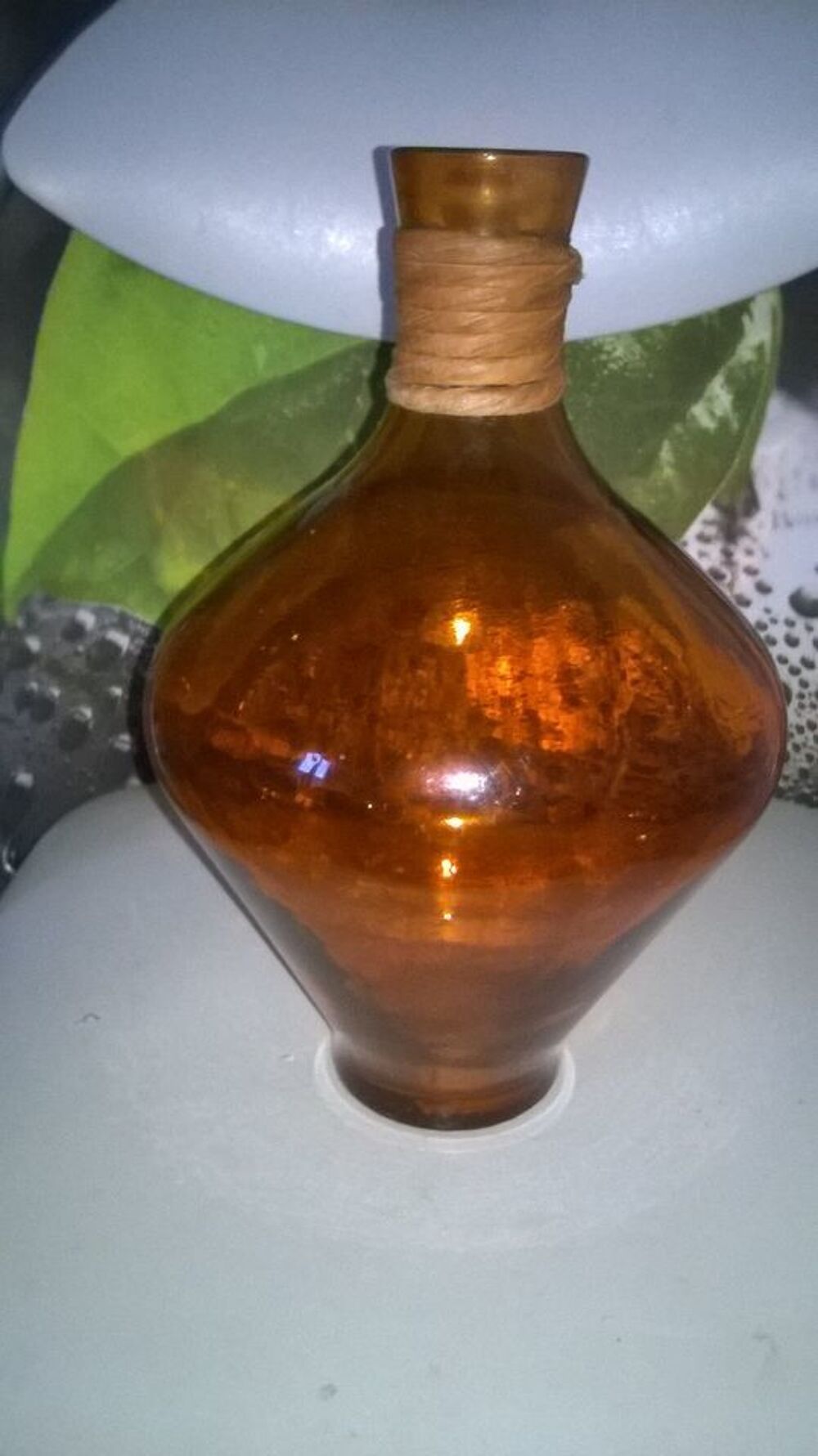 Grand vase orange vintage
Avec rotin sur le bord
Décoration
