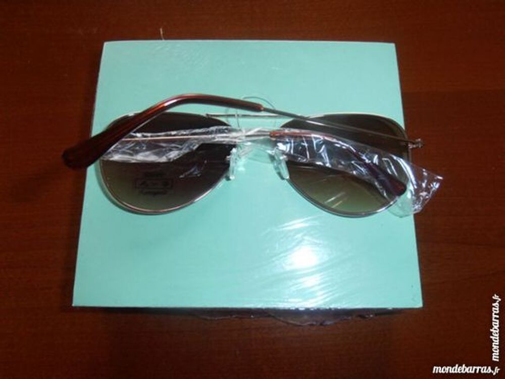 Lunettes solaires monture m&eacute;tallique (27) Bijoux et montres