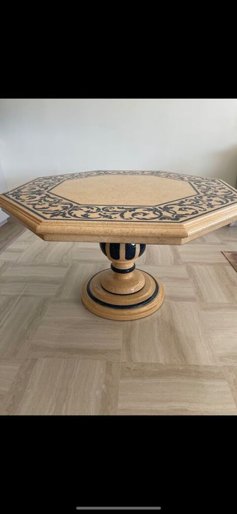 table de designer hexagonale un 300 Vallauris (06)