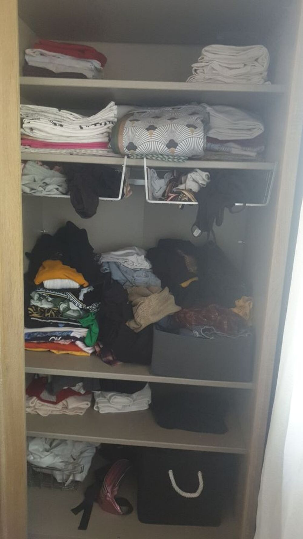 ARMOIRE AVEC PENDERIE Meubles