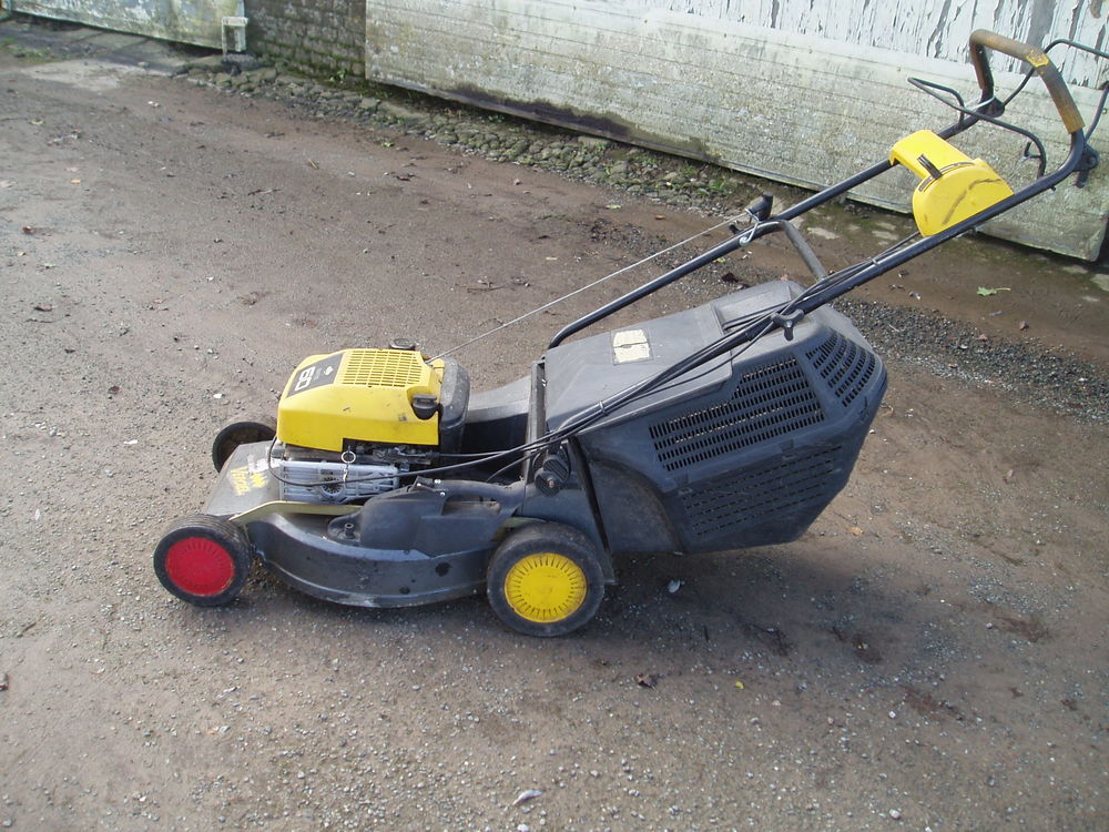 tondeuse autotract&eacute;e Jardin