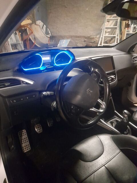 Peugeot 2008 1.6 e-HDi 92ch FAP BVM5 F&eacute;line Ti