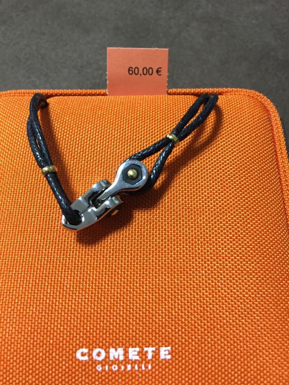 collier marque com&egrave;te UGL 288 Bijoux et montres