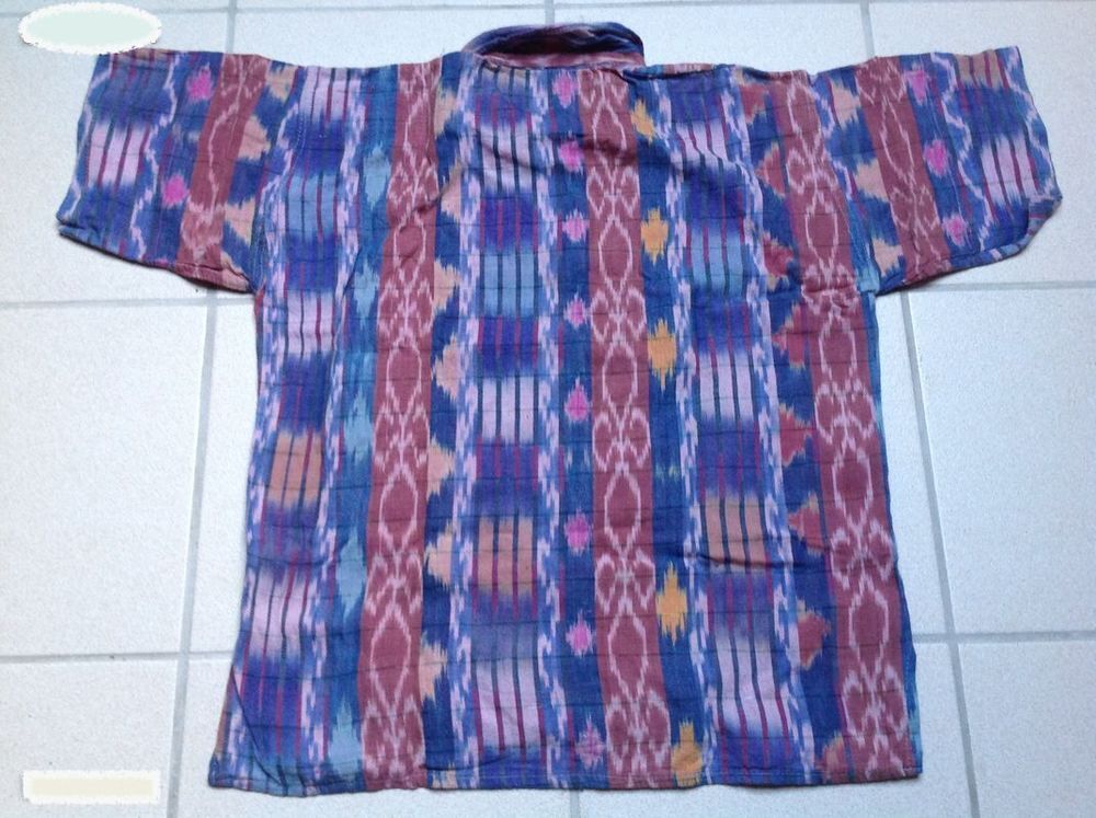 CHEMISE BLEU JAUNE ROUGE TAILLE L Envoi Possible
Vêtements
