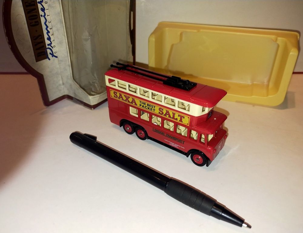 Lot complet de 2 Bus miniatures &agrave; imp&eacute;riale
Jeux / jouets