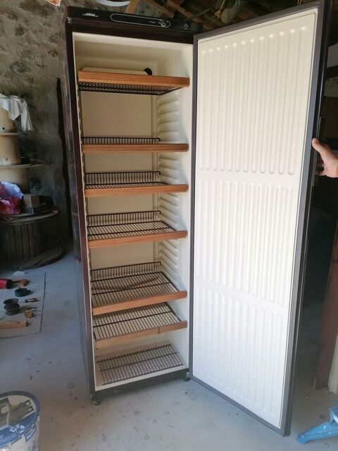 cave � vins 150 Bas-en-Basset (43)