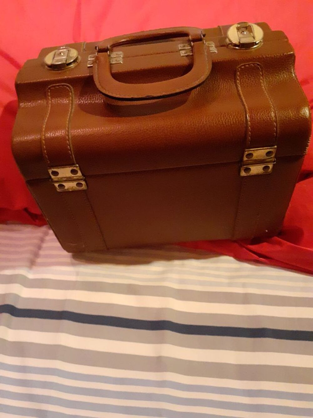 MALETTE DE VOYAGE EN CUIR Maroquinerie