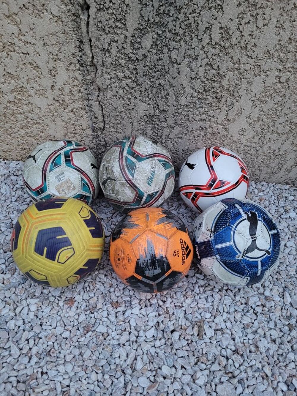 Ballons de football - PUMA, ADDIDAS, NIKE (A r&eacute;cup&eacute;rer sur place. Les 6 ballons. Pas de n&eacute;gociation) Sports
