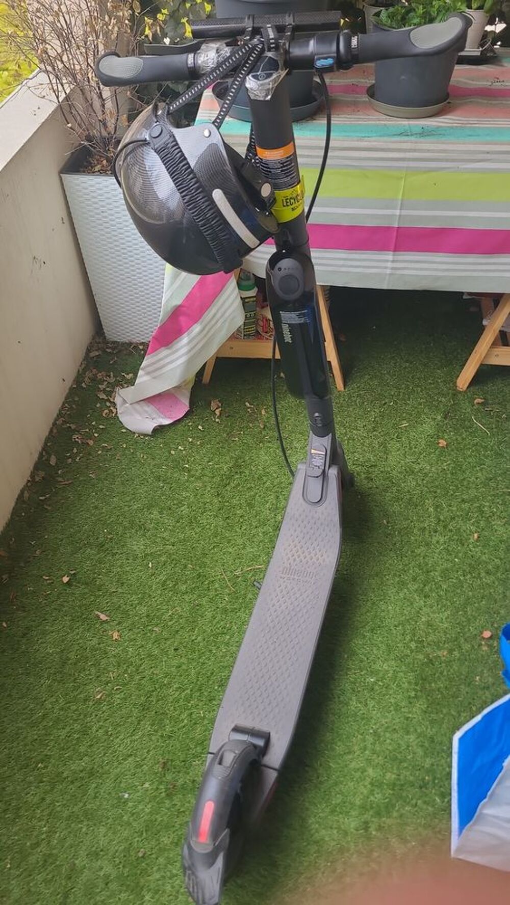 2 &eacute;crans Dell 27 pouces + trotinette &eacute;lectrique Matériel informatique