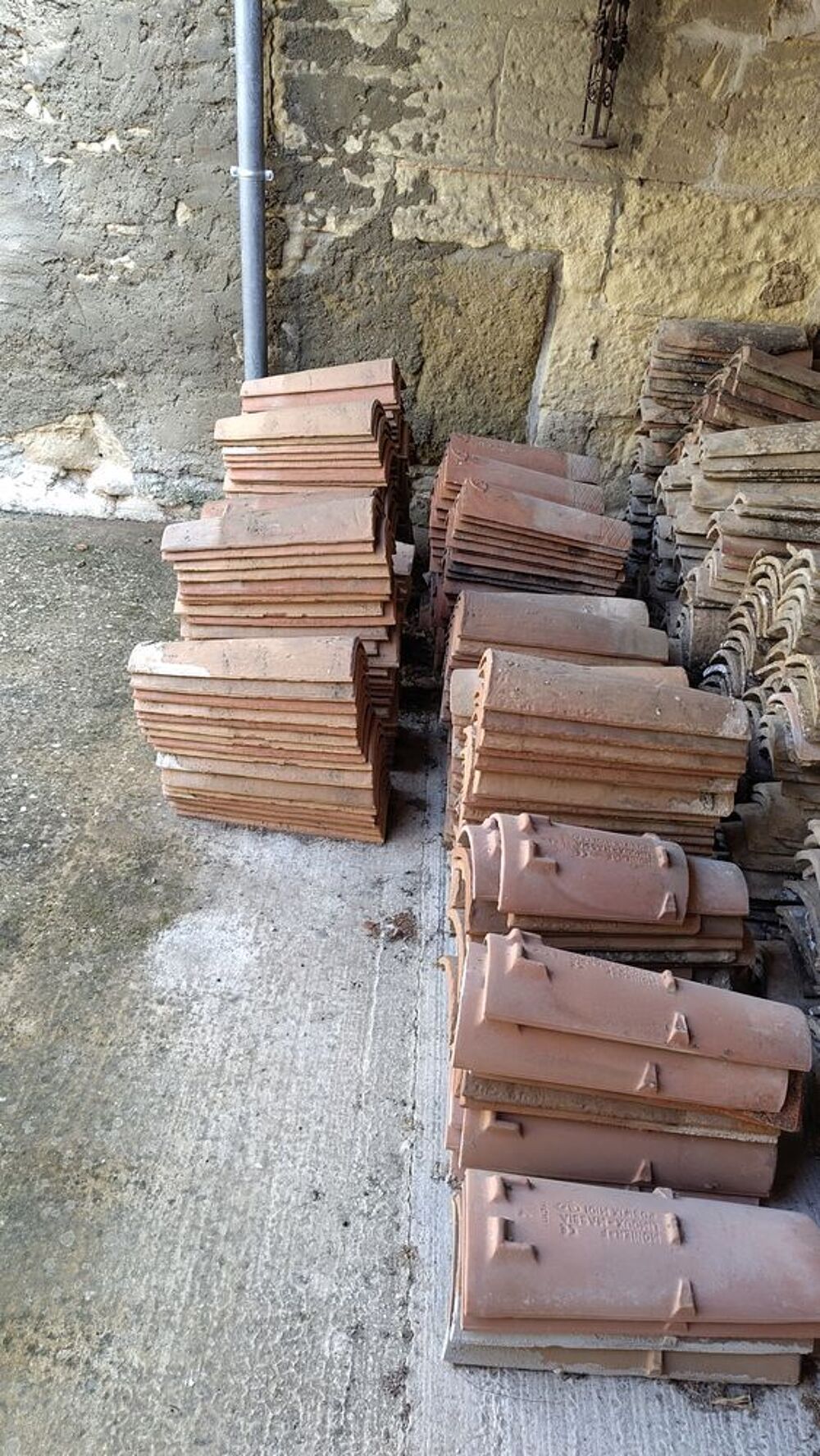 Tuiles romaines anciennes et recentes Bricolage