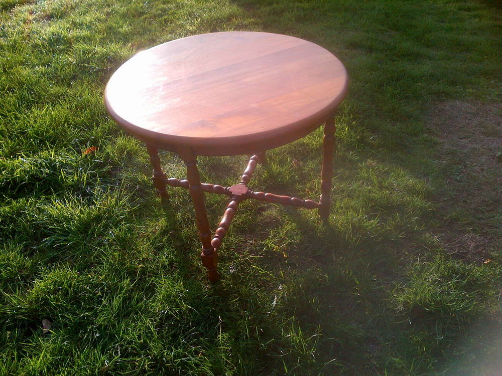 TABLE RONDE DIAMETRE 70 CMS Meubles