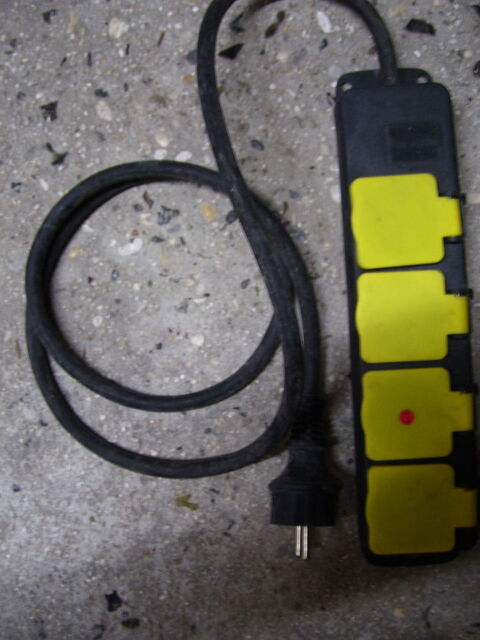 1 Bloc de 4 Prises pour extrieur 8 Estres-Saint-Denis (60)
