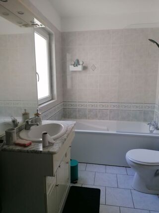  Appartement à louer 2 pièces 31 m² Sainte-savine