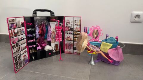  Le dressing de Barbie  et  Le salon de coiffure de Barbie  100 Aulnay-sous-Bois (93)