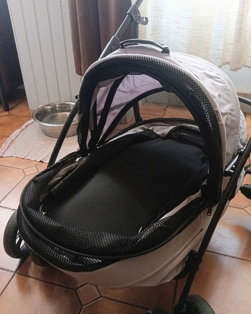 Poussette pour chien, pliable Décoration