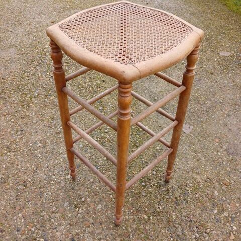 tabouret haut ancien 30 Vendeuvre-du-Poitou (86)
