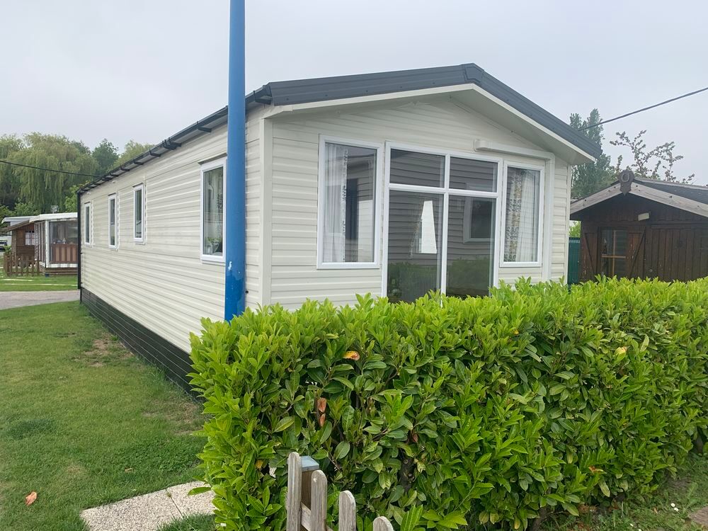 Vente Chalet Super Mobil Home état neuf. Nombreux aménagements intérieurs 