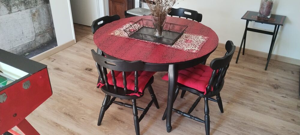 Table ronde et 4 chaises Meubles