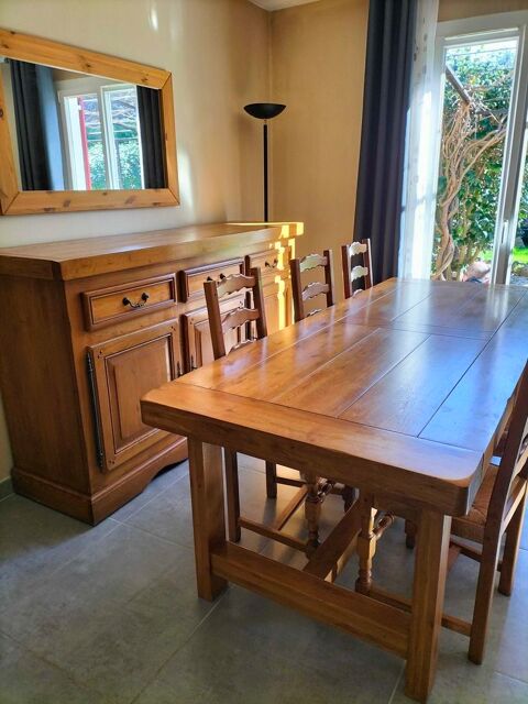 Table et bahut chne+ 6 chaises. 550 Mornas (84)