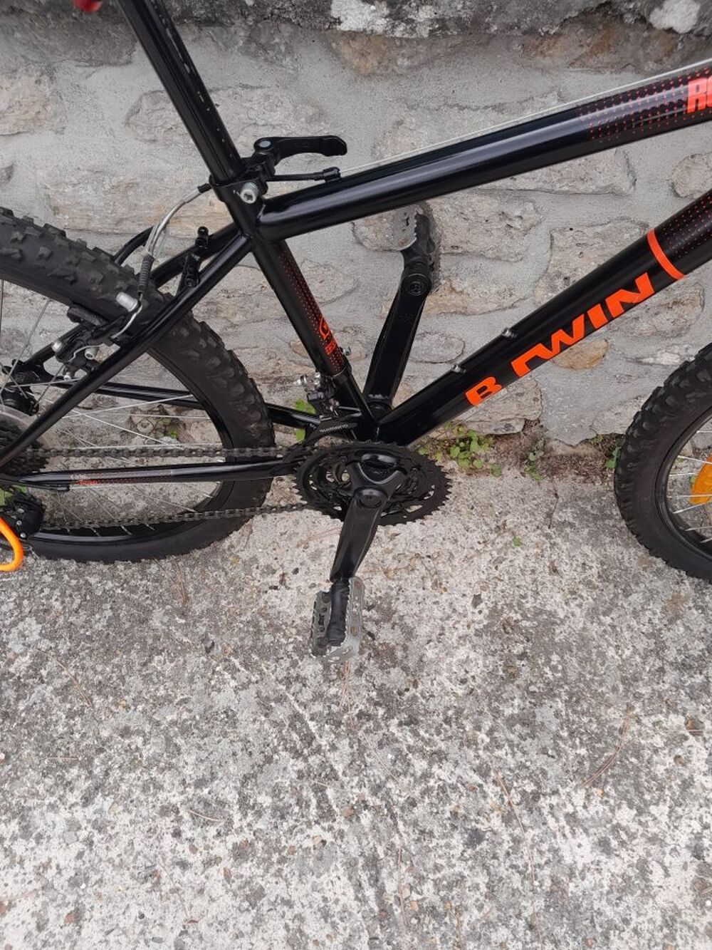 velo vtt 24 pouces etat neuf servis une fois le prix a decathlon 220 euros pour un enfant de 8 12 merci d'avance Vélos