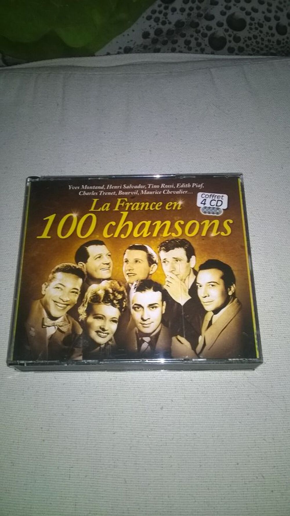 CD La France En 100 Chansons 
2004
Excellent etat
4 CD
A CD et vinyles