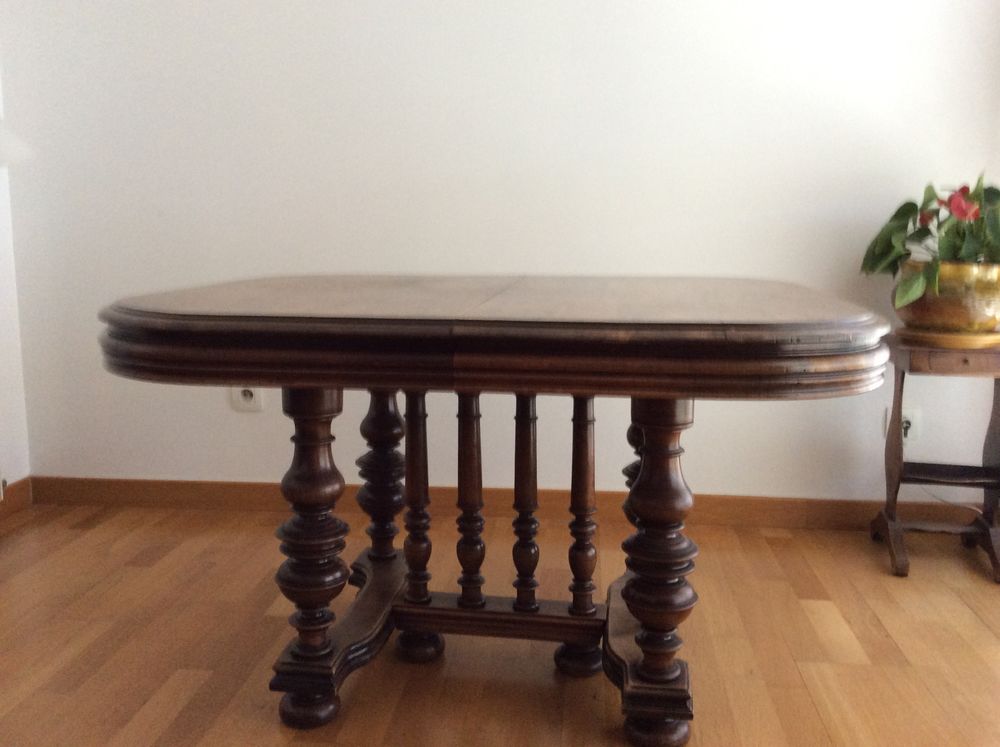 Table et deux chaises Meubles